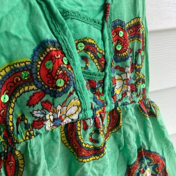 Festive Fusion Pass The Knees Flowing w/Shimmering Green Sequins Dress Size Lg - Picture 8 of 9